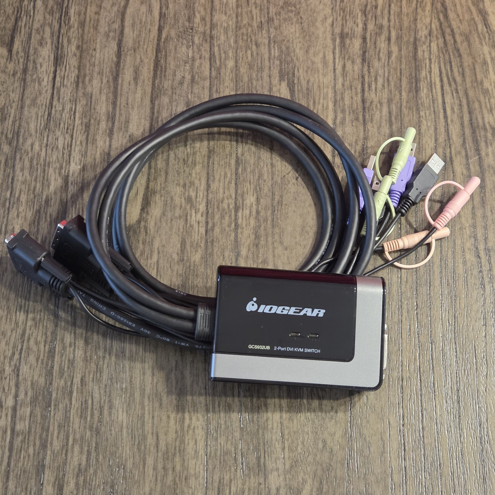 IOGEAR MiniView 2-Port DVI-D Audio And Mic USB External KVM Switch (GCS932UB)
