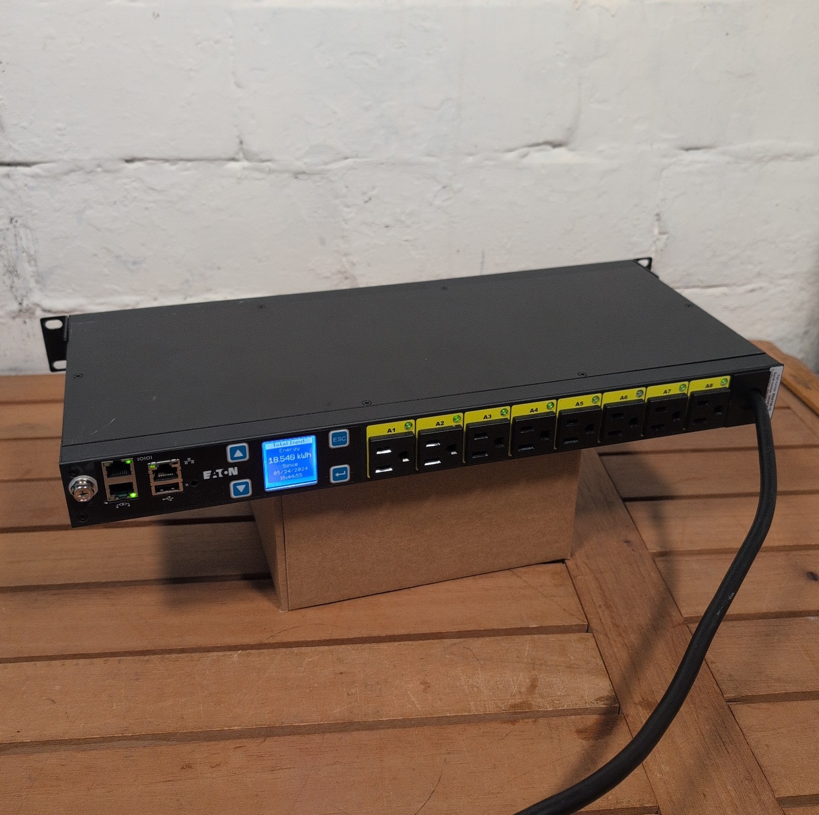 Eaton EMAT08-10 Power Distribution Unit - Black Rack Mount Tested Read