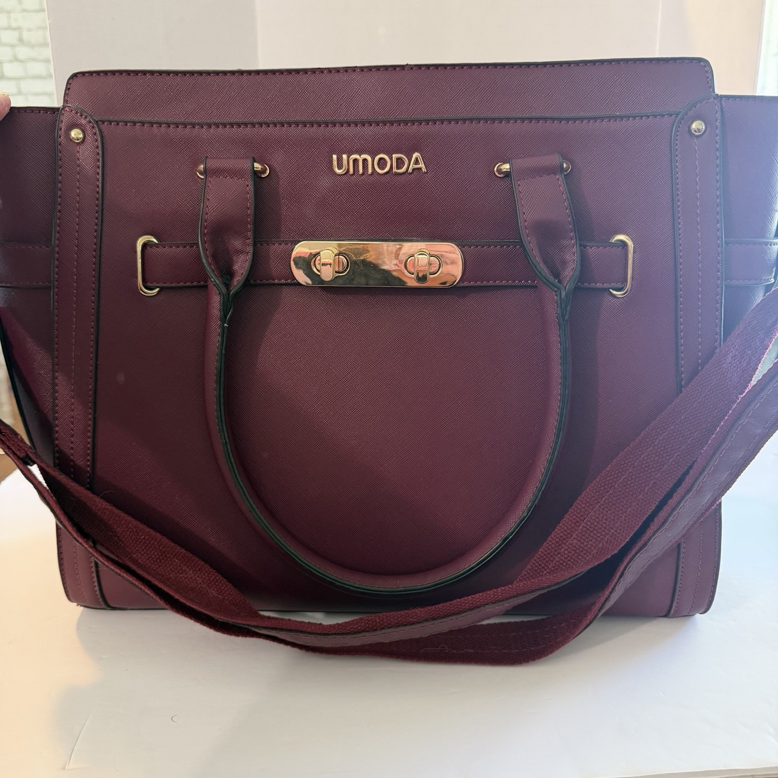 Umoda Laptop Bag In Burgundy Multiple Pockets Crossbody Strap/  Double Handles