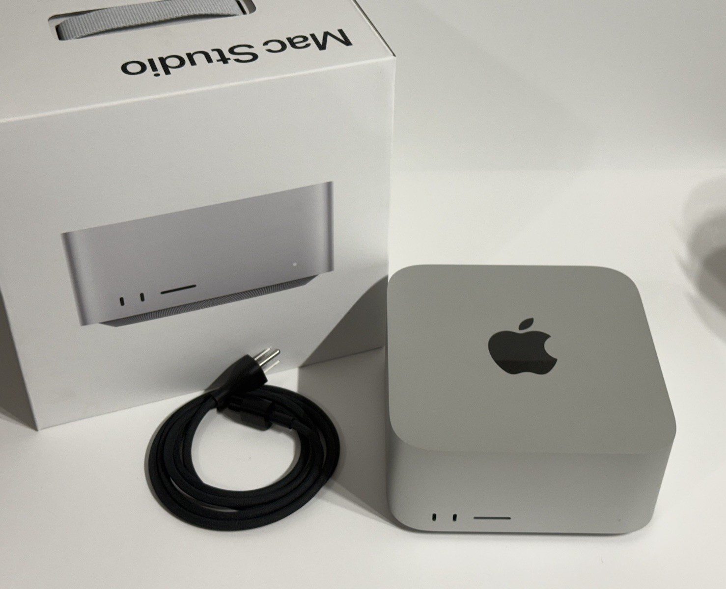 Apple Mac Studio M4 Max 14-Core 32-Core GPU 36GB RAM 512GB SSD