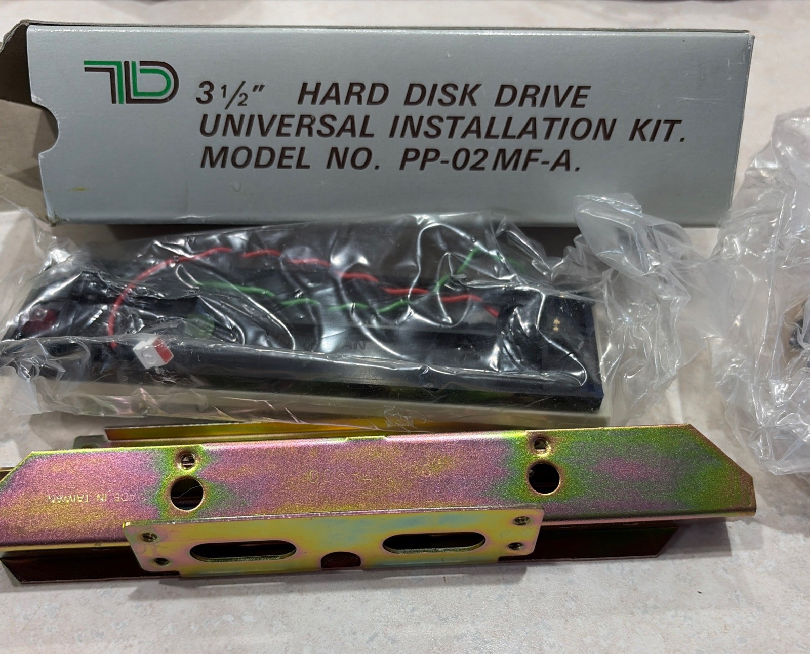 VTG Universal 3.5" Hard Disk Drive Installation Kit 01-4034-C Black Beige NOS