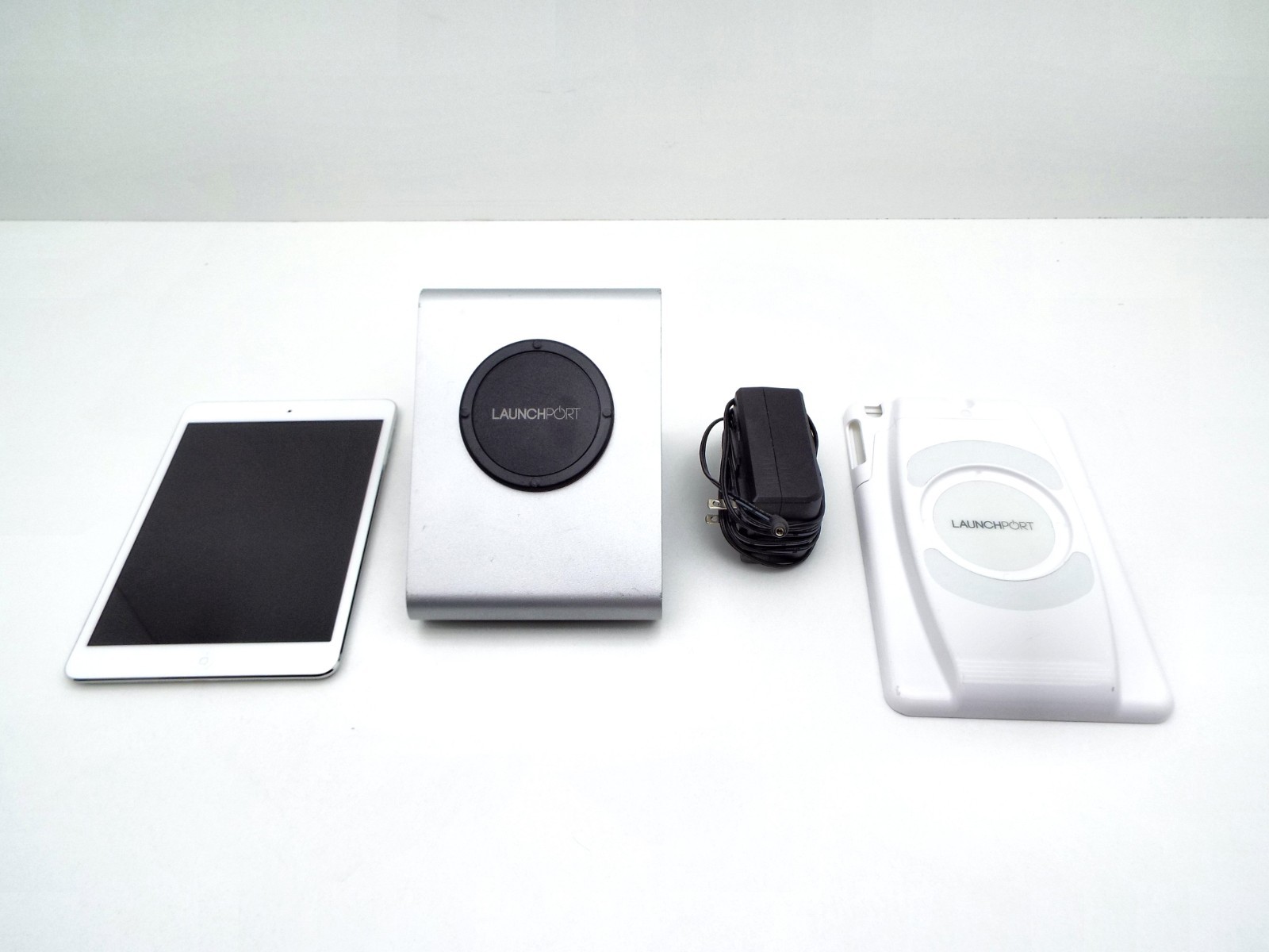 IPORT LAUNCHPORT AM.2 SLEEVE & DOCK FOR IPAD MINI RETINA WHITE W/ IPAD USED