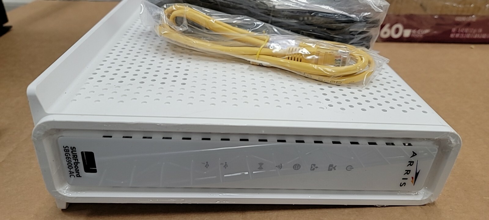 ARRIS SURFboard SBG6900AC Docsis 3.0 16x4 Cable Modem/ Wi-Fi AC1900 Router