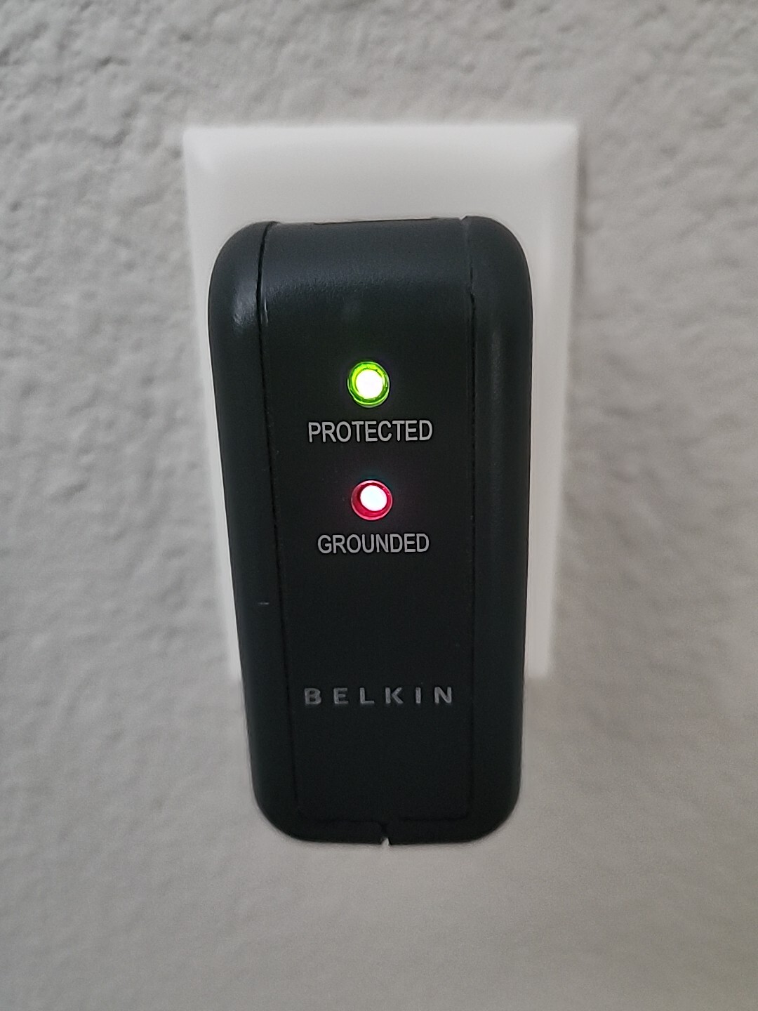 Belkin Travel Surge Protector w/ Hidden Swivel Plug F9H220-TVL-DL 2 Port Outlet