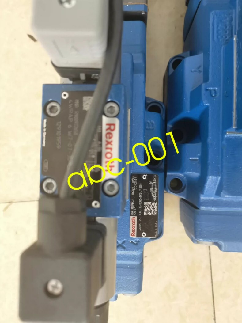 1PCS New Rexroth R900731922 4WRKE25E350L-3X/6EG24EK31/A1D3M valve