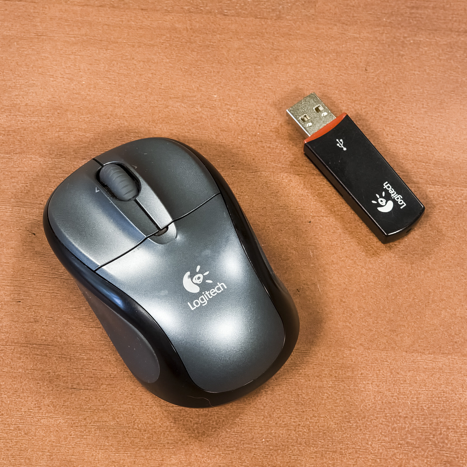 Logitech M-RBS136 Travel USB Wireless Optical Mouse Grey Receiver Cleaned Tested