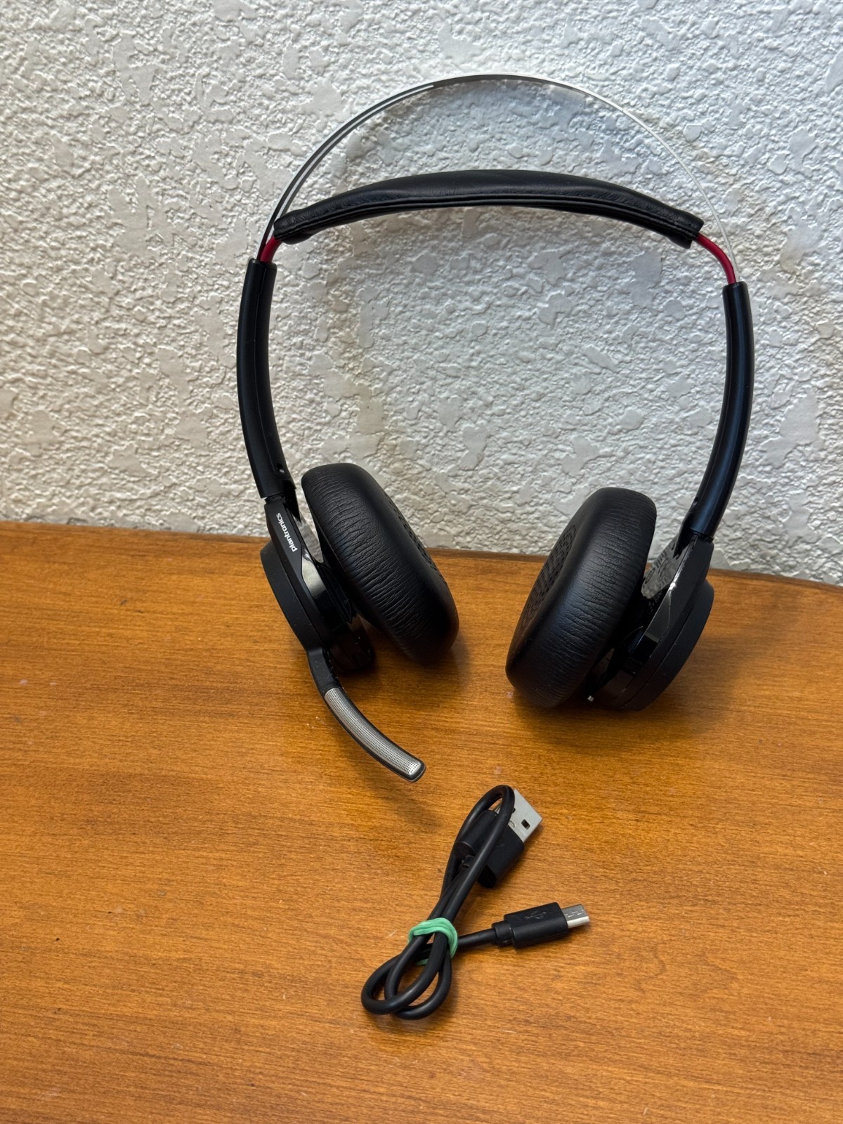 Poly Plantronics Voyager Focus B825 Bluetooth Headset