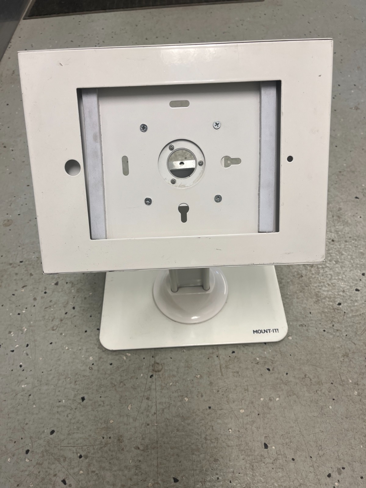 Mount-IT iPad tablet kiosk
