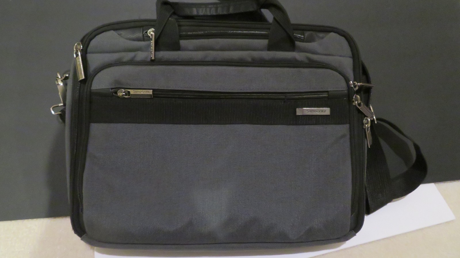 Samsonite Modern Utility Business Laptop Messenger Bag Travel Briefcase 