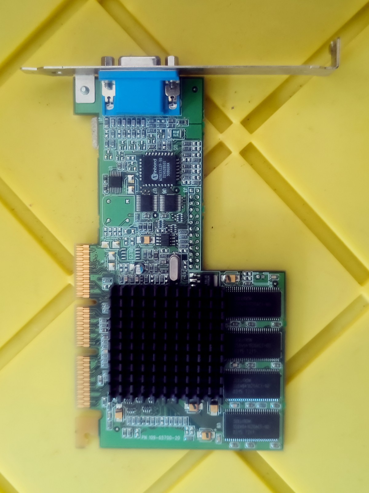 VTG ATI Technology 109-65700-20 Xpert2000pro Ultra 32M AGP Video Card UNTESTED