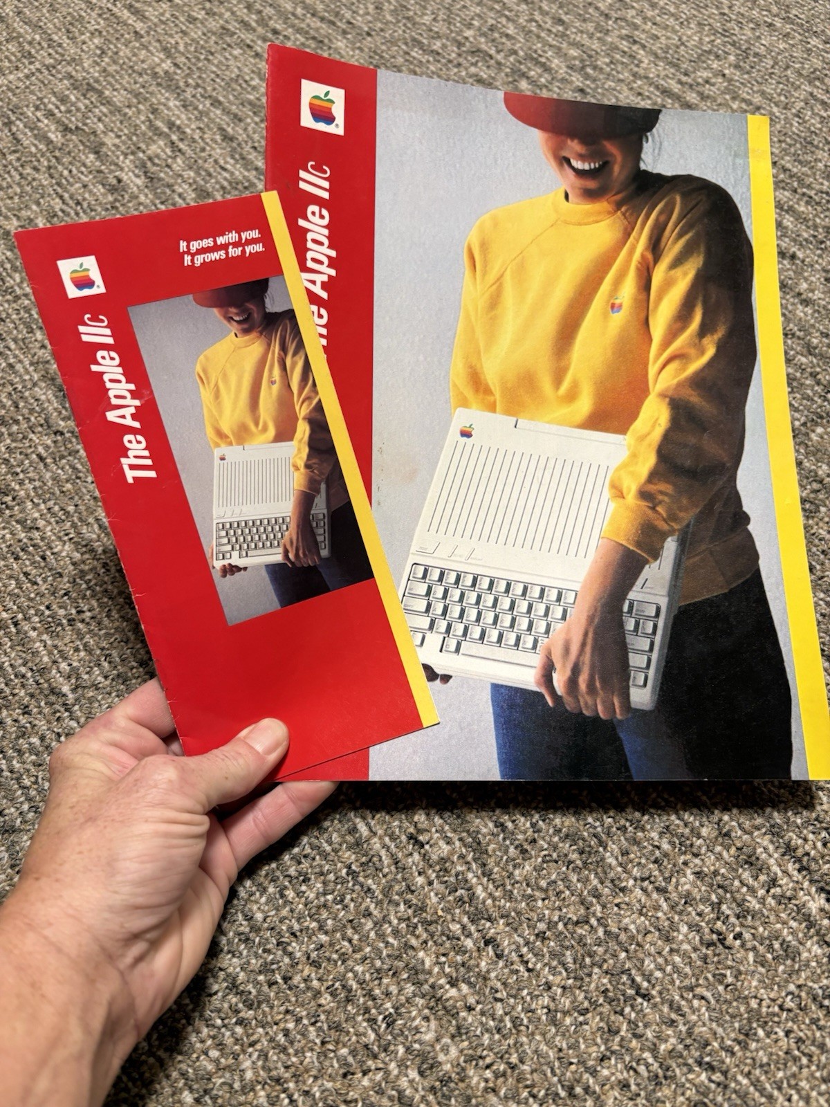 Vintage 1984 Introducing the Apple IIc Computer Brochure, VGC,  P/N A2F4001 RARE