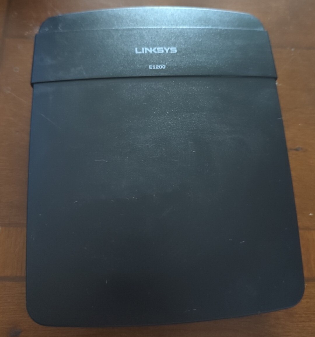 Linksys E1200 300 Mbps 4-Port 10/100 Wireless Router 