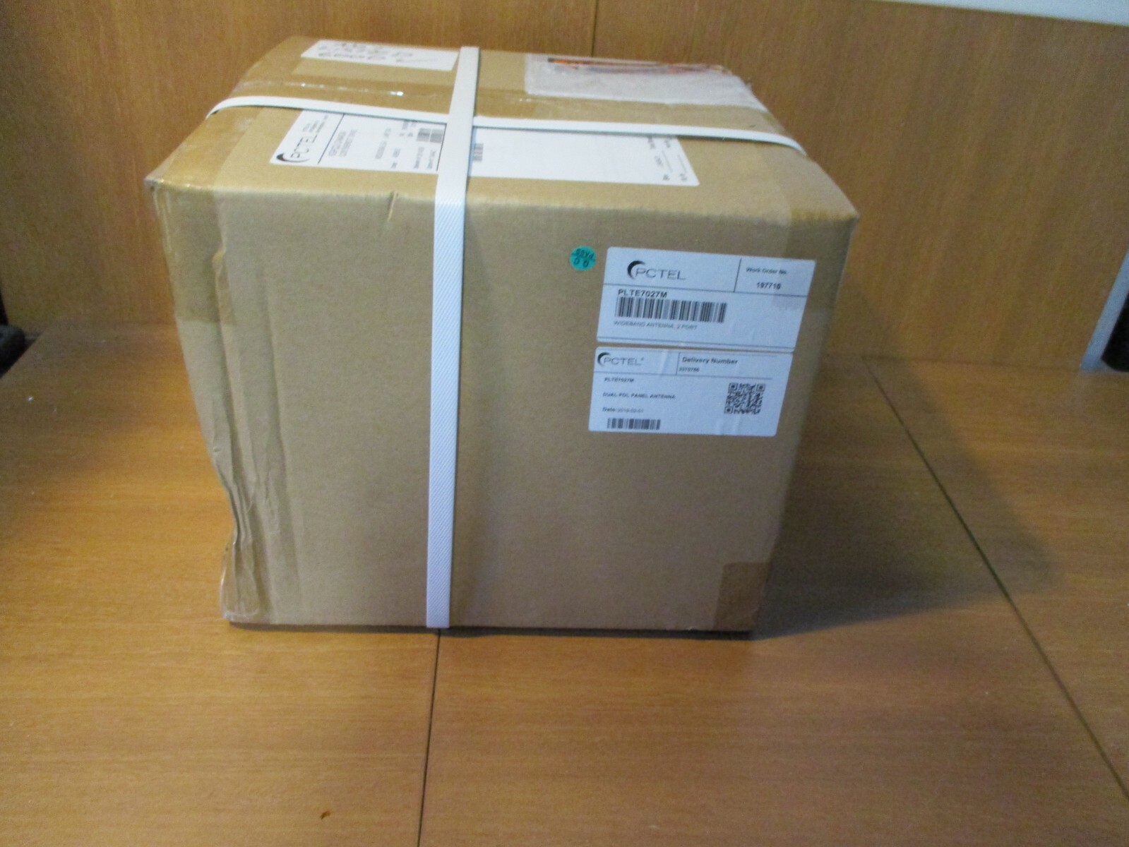 PCTEL, WIDEBAND ANTENNA DUAL POL PANEL, PART#PLTE7027M, 100% NEW