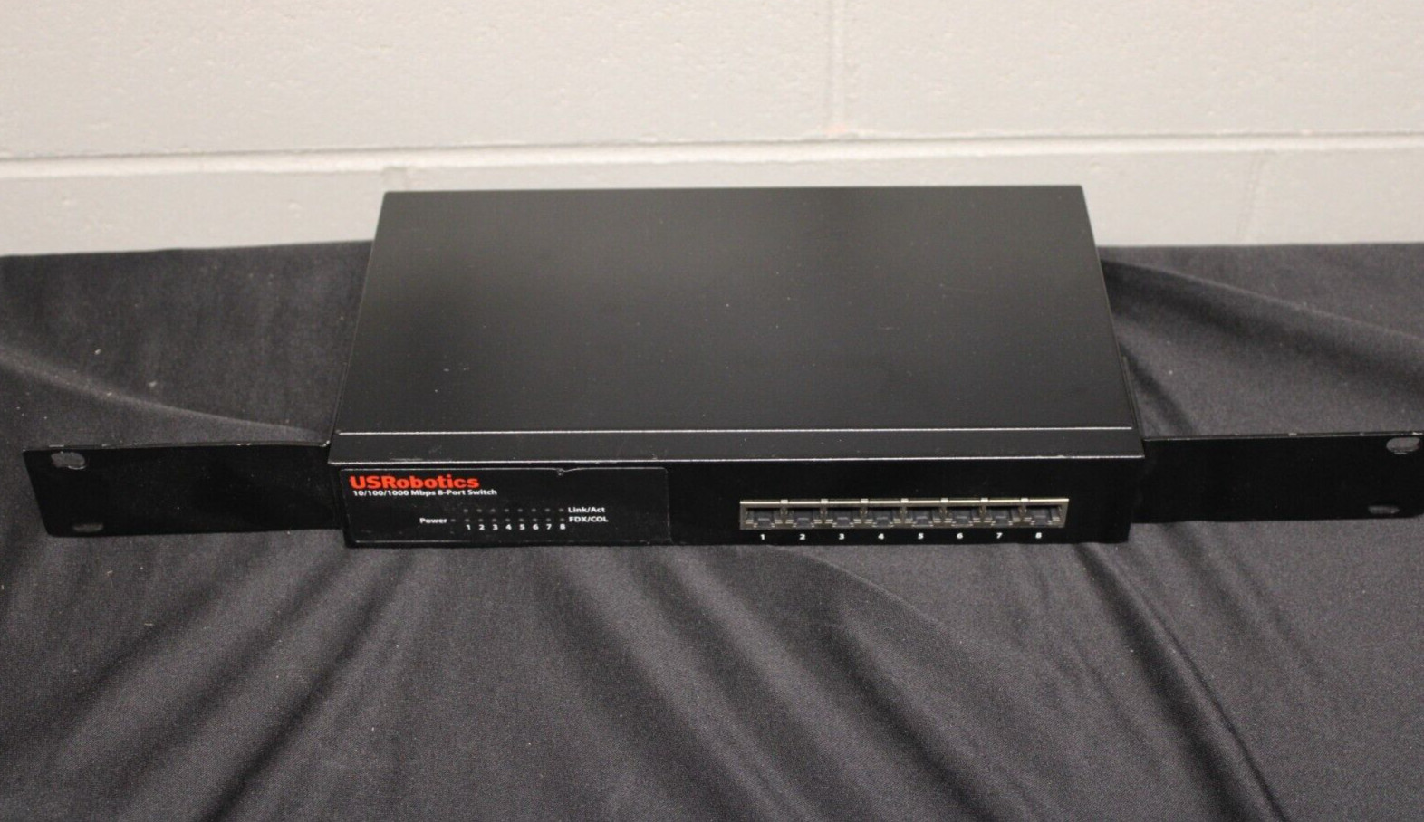 US Robotics USR997930A 8-Port Switch 64-007939-01R USR Model 7930 w/ Power Cord