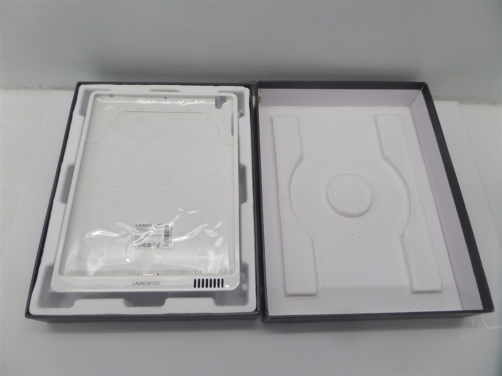 iPort LaunchPort AP.3 Sleeve Charging Case For iPad 3rd Gen - White