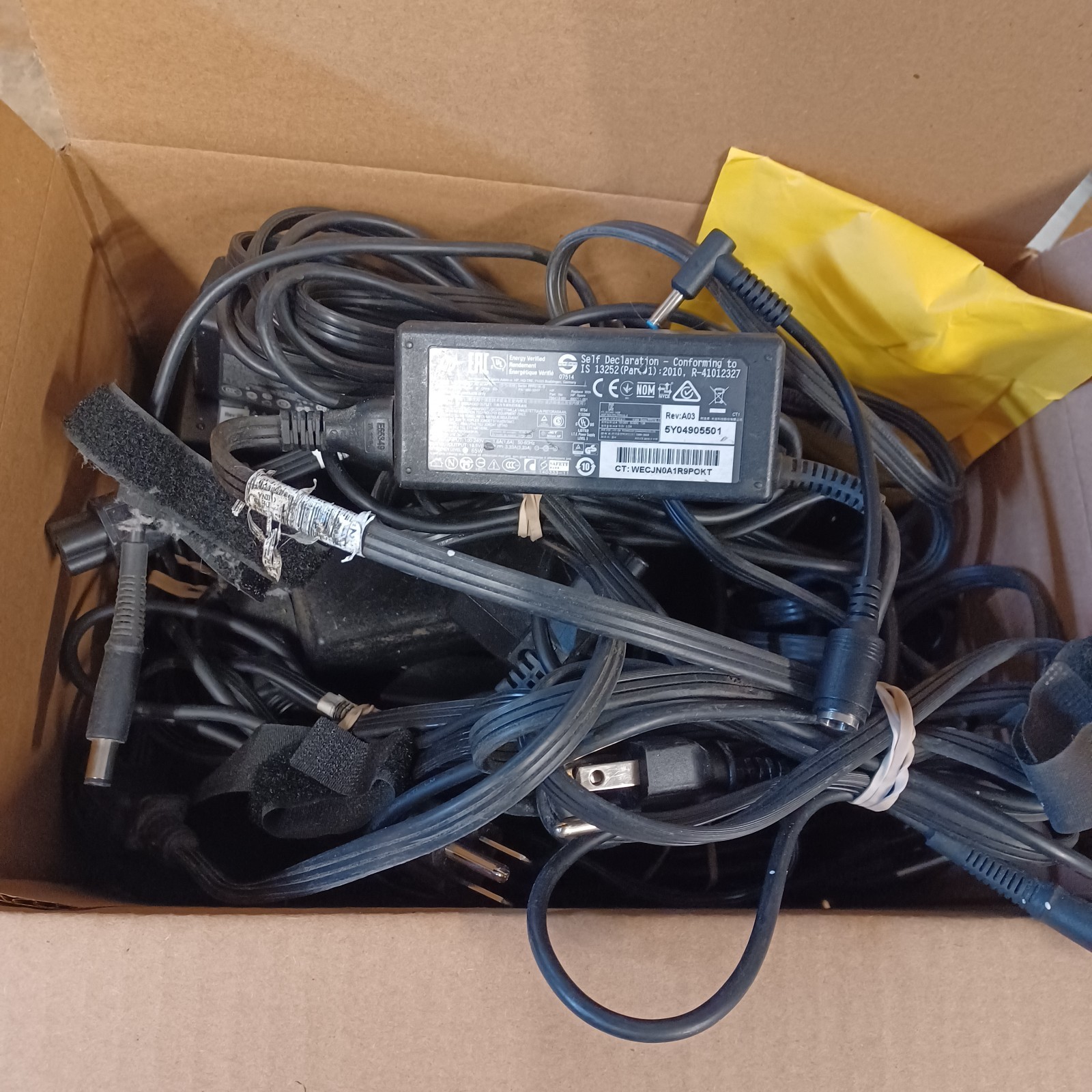 Lot of 10 HP 65W Power Adapter w/ small blue tip adapter OEM Genuine