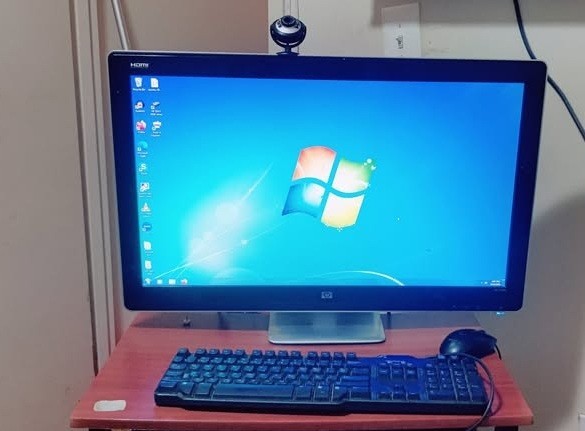 HP Desktop computer with HP 27" Monitor led webcam HIFI speakers Keyboard Bundle