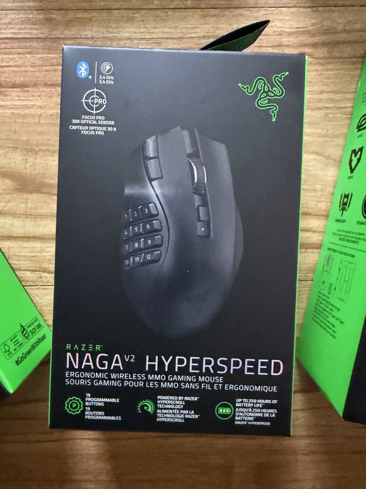 New Razer Naga V2 HyperSpeed Wireless Gaming Mouse RZ01-0360