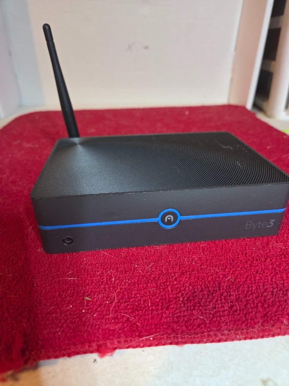 AZULLE BYTE 3 MINI DESKTOP PC POWERFUL FANLESS WIDE OPEN AND READY TO USE.