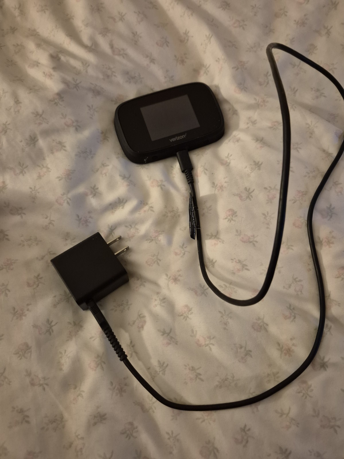 Mifi 7000, Model # NOV7000USB With Charger Novatel Modem Verizon Wireless 10W