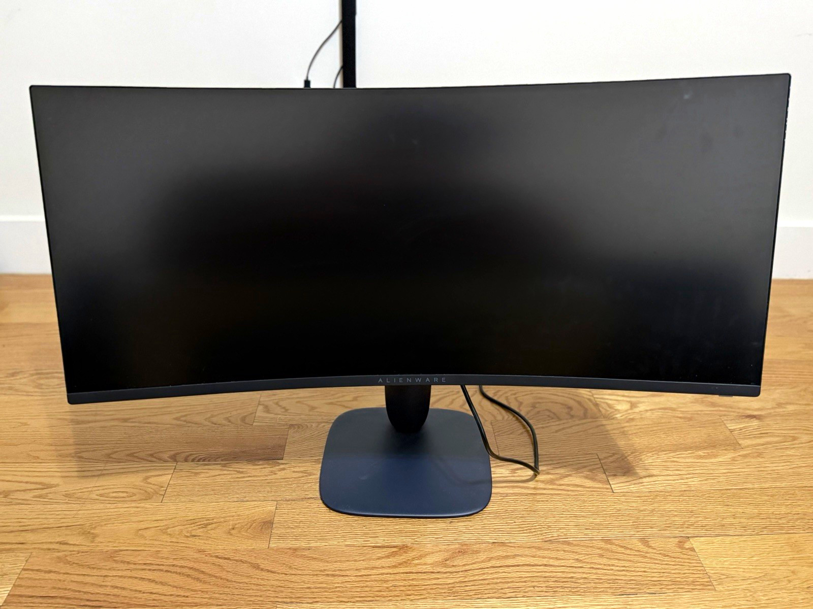 Alienware 32in Curved Screen Monitor 16:9 Widescreen Display Black Model