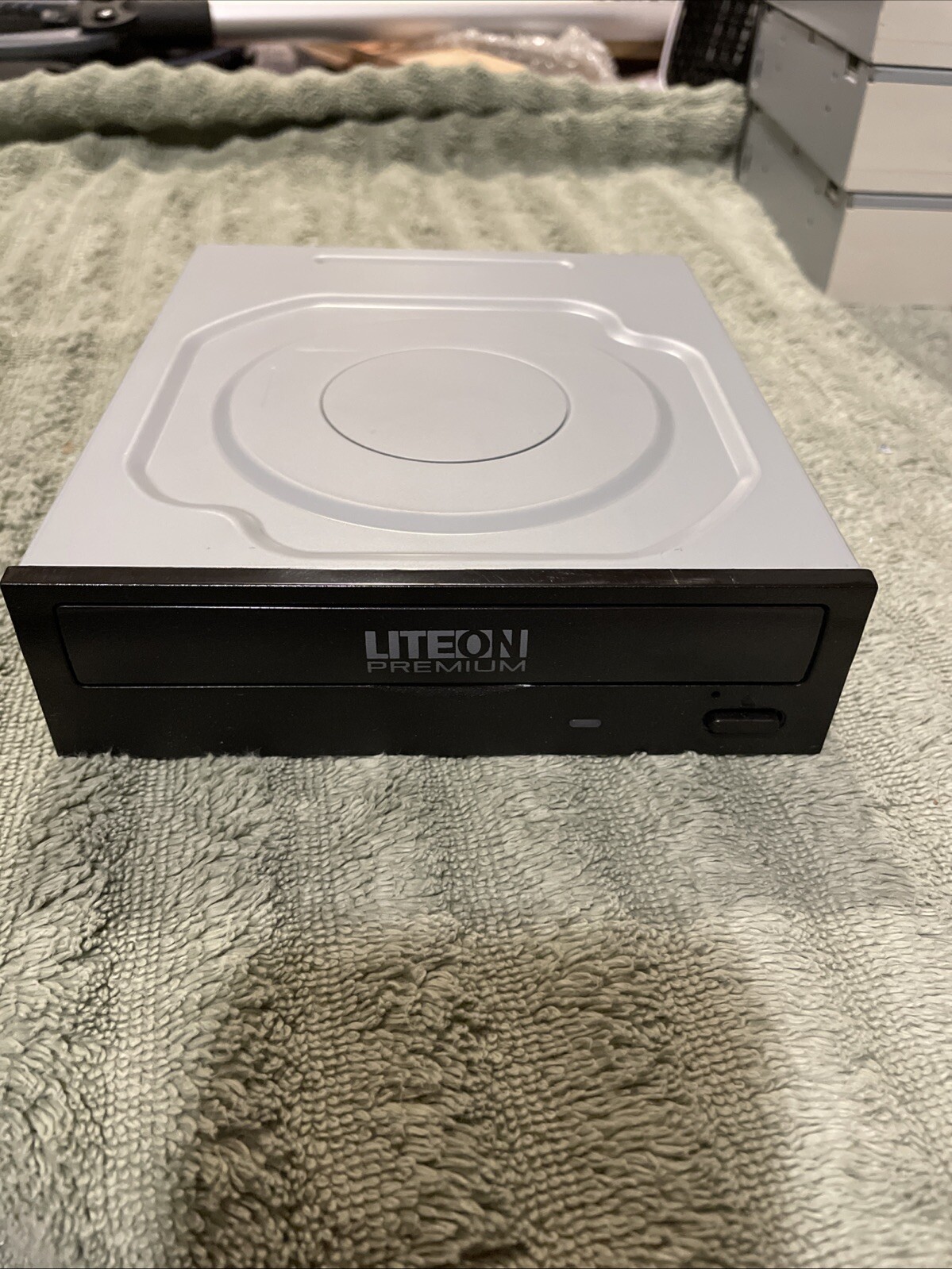 LITE-ON Technology Corp. DVD/CD Rewritable Drive Model DH-16AFSH