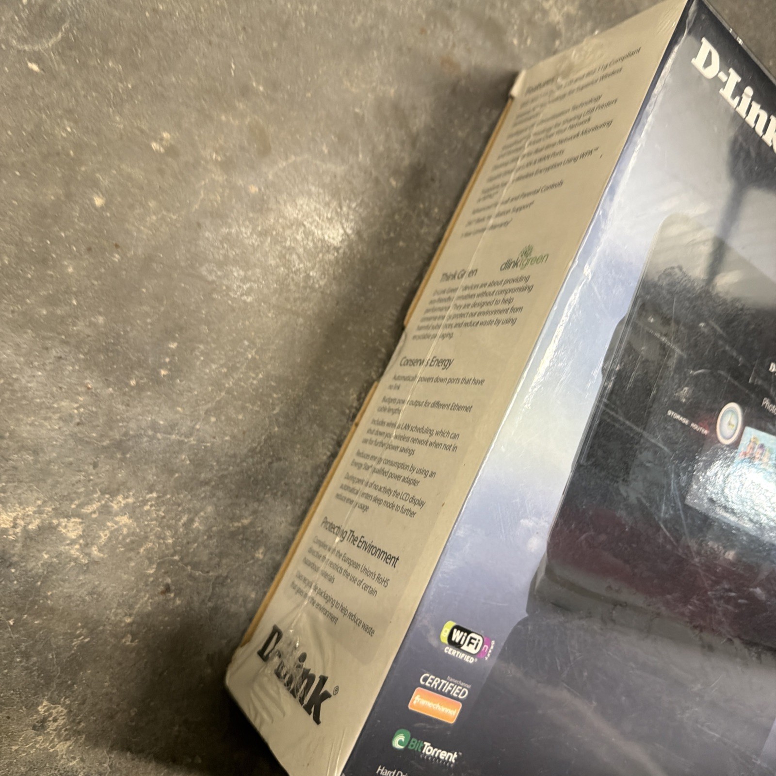 D-Link Xtreme N 300 Mbps Gigabit Wireless N Router (DIR-685)  Sealed Brand New