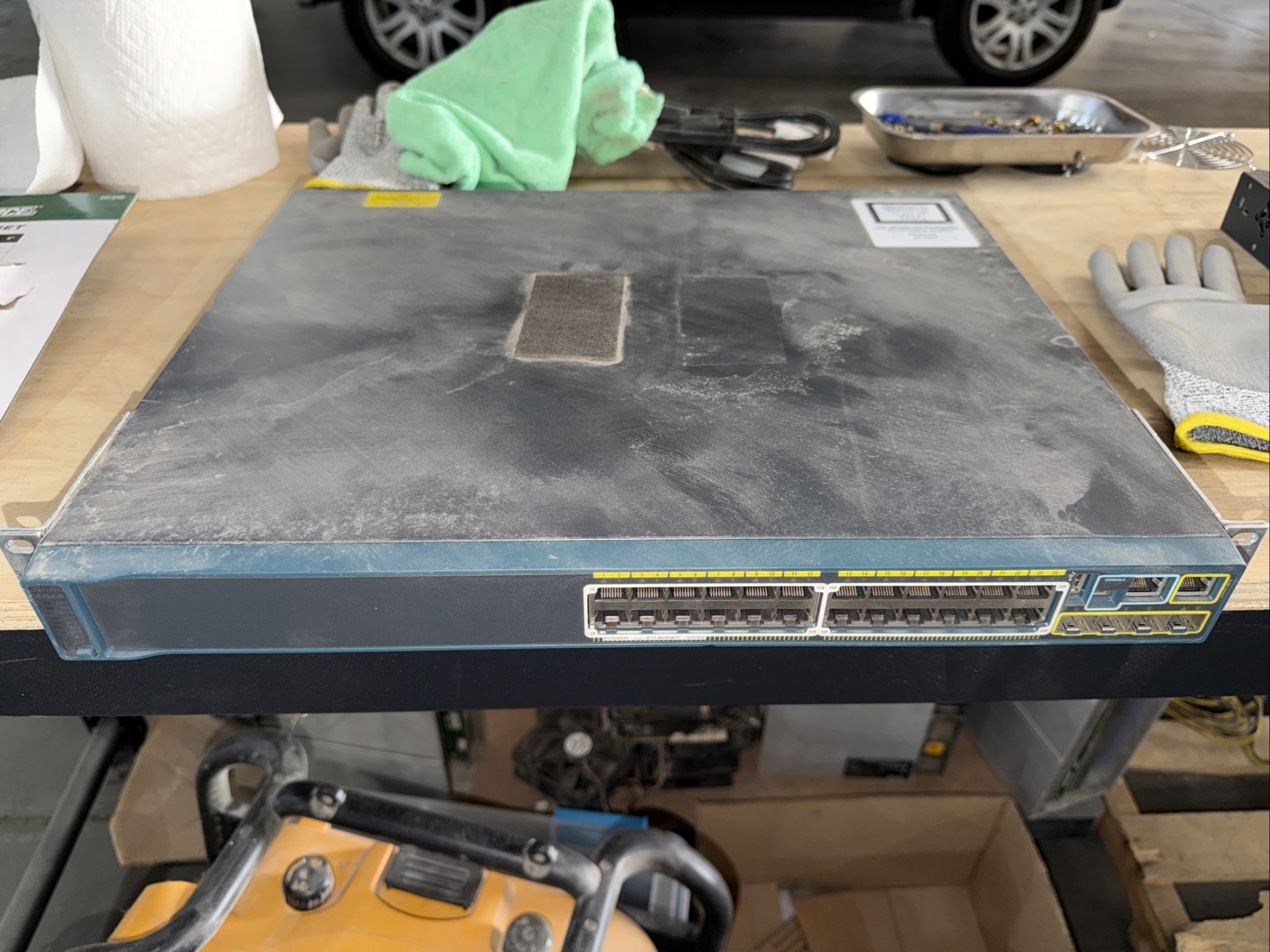 Cisco  Catalyst (WS-C2960S-24TS-L) 24-Ports Rack-Mountable Switch Managed