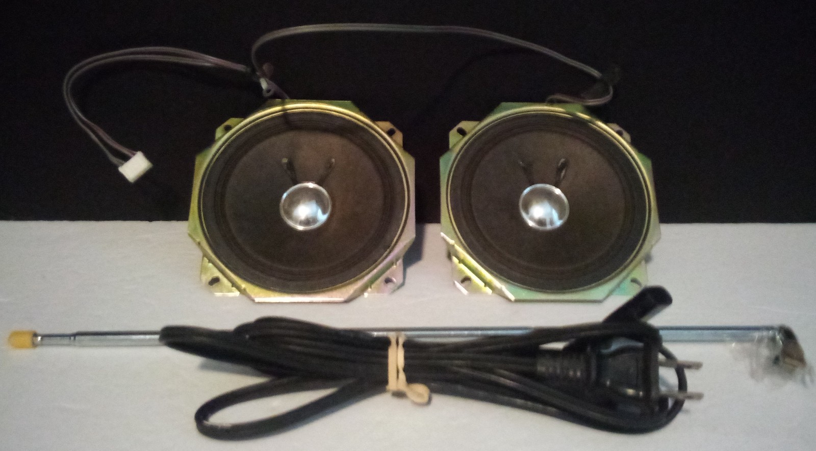 Sony SoundRider Model CFS-W301 Set of Two Speakers/Power Cord/Antenna