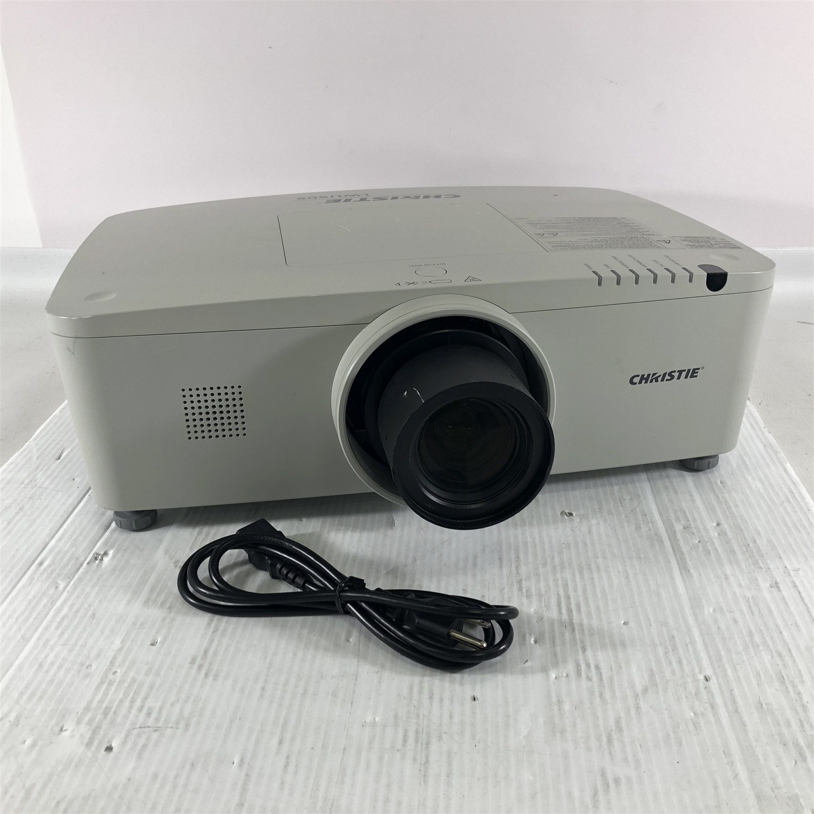 Christie LWU505 WUXGA 3LCD 5000 ANSI Lumen Projector 500 Lamp Hours