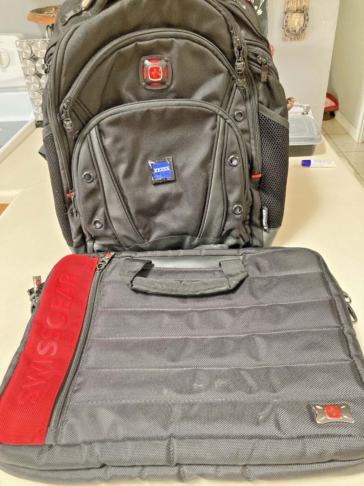 Swiss Gear Set Backpack Wenger Synergy Pro Computer Carry Case Laptop Sleeve