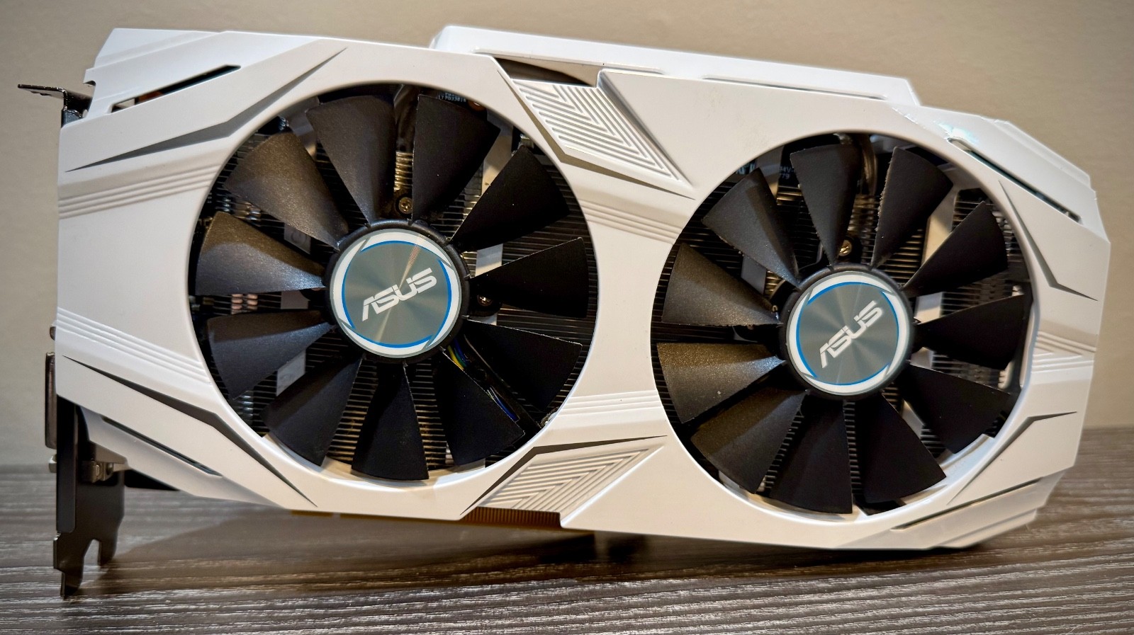 ASUS Dual GeForce GTX 1060 6GB GDDR5 Graphics Card White DUAL-GTX1060-O6G