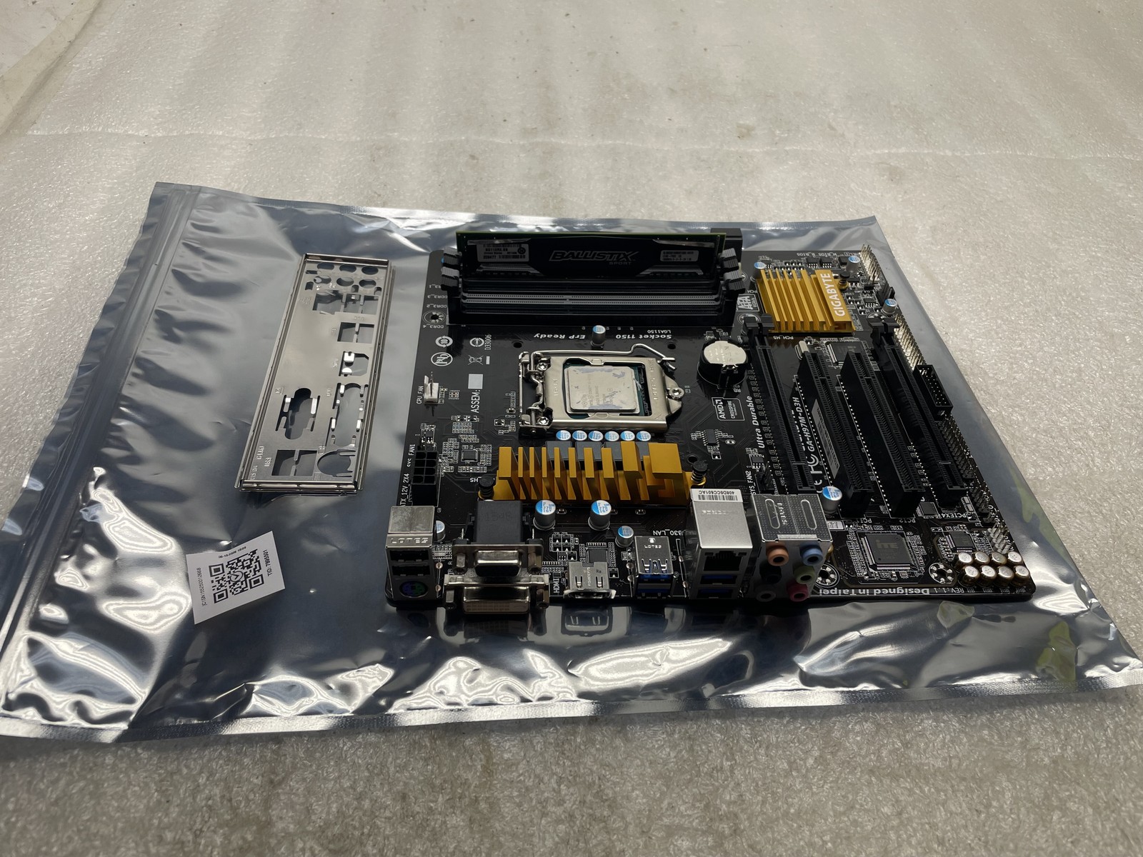 Gigabyte GA-H97M-D3H mATX Motherboard Core i5-4590 3.3GHz 8GB DDR3 RAM