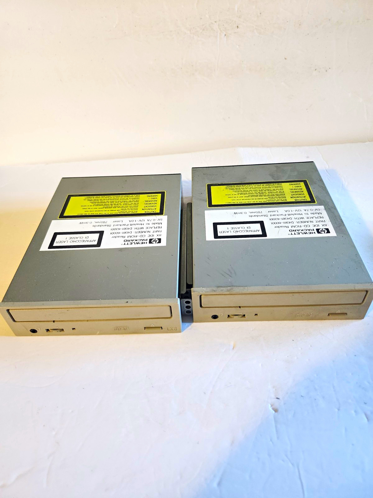 Hitachi CDR-7930 Beige  IDE Internal Desktop CD-ROM Drive Lot of 2 (Read)