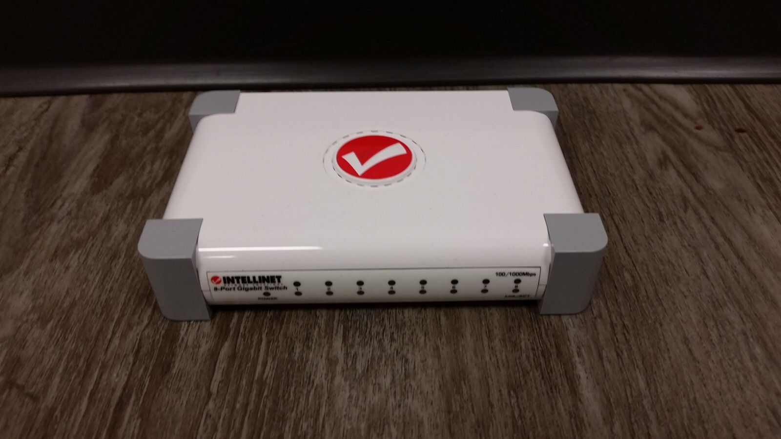 Intellinet 8-Port Gigabit Switch NO POWER