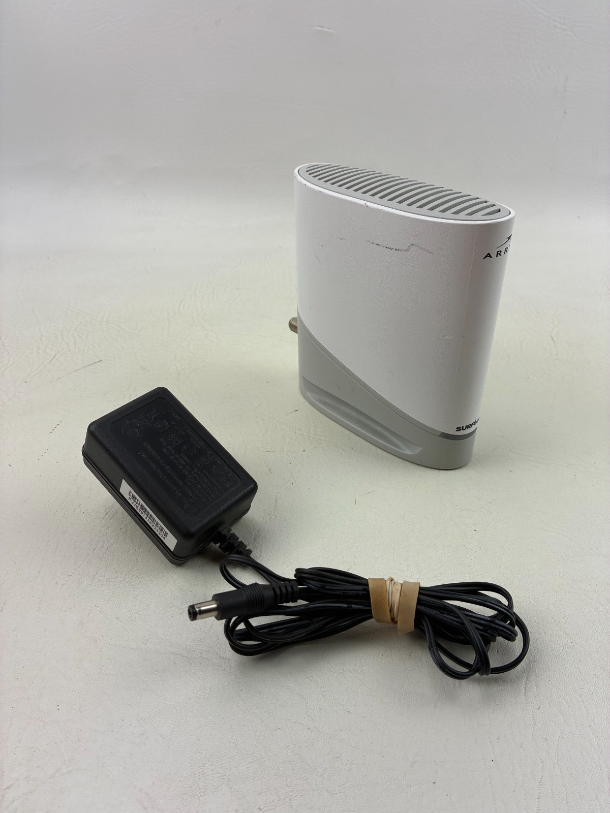 ARRIS SURFboard S33v2 DOCSIS 3.1 Cable Modem w/ Power Adapter 