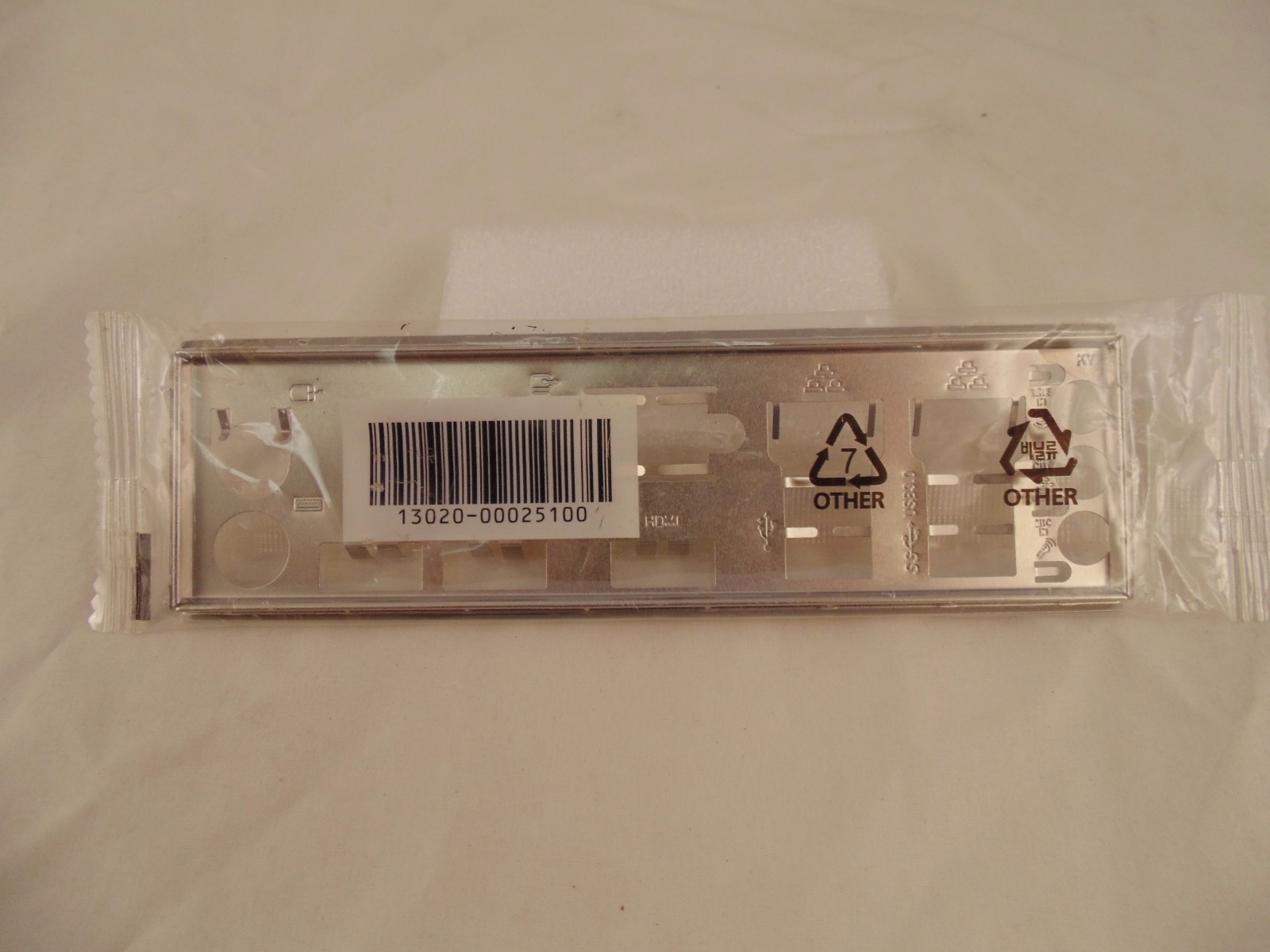 ASUS 13020-00025100 I/O Shield For LIB75A Sealed New 15-5