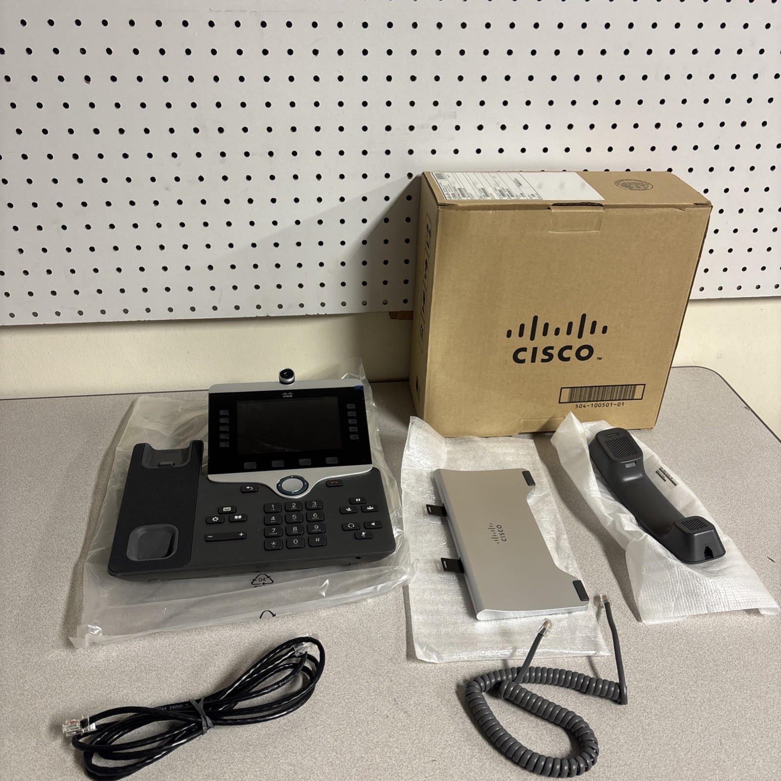 Cisco CP-8845-K9 5 Line IP Video Phone - Charcoal