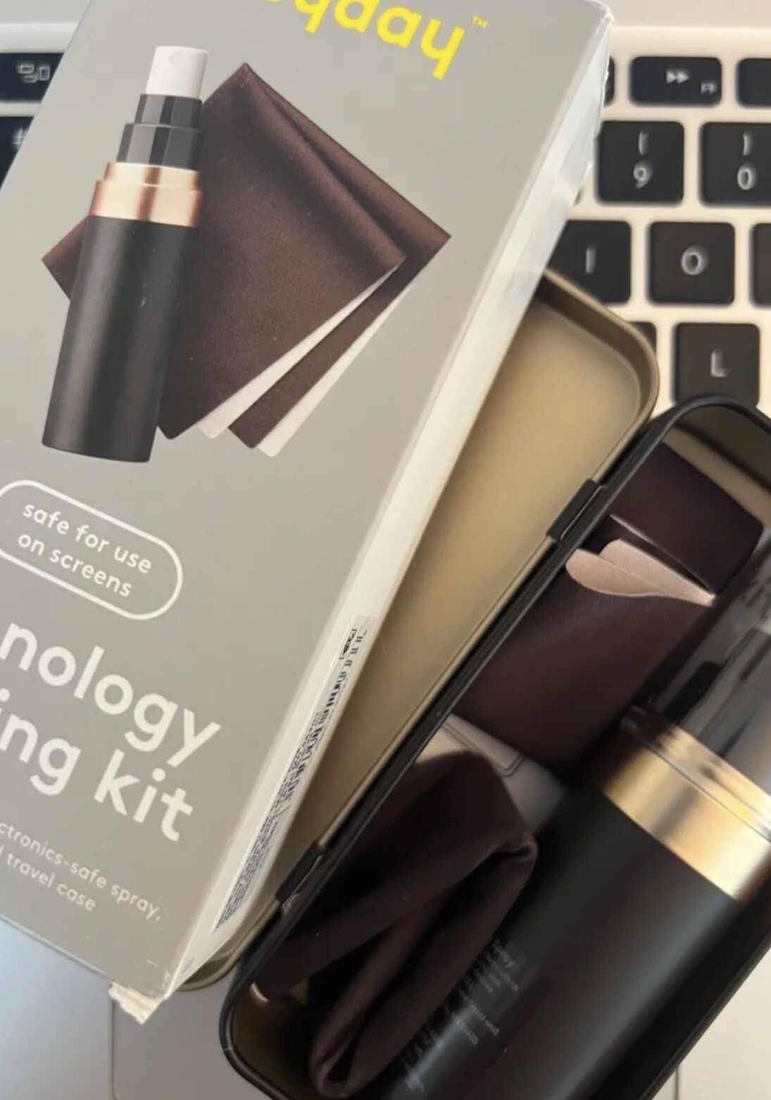 Heyday Technology Cleaning Kit - 15ml spray + 2 cloths + travel case