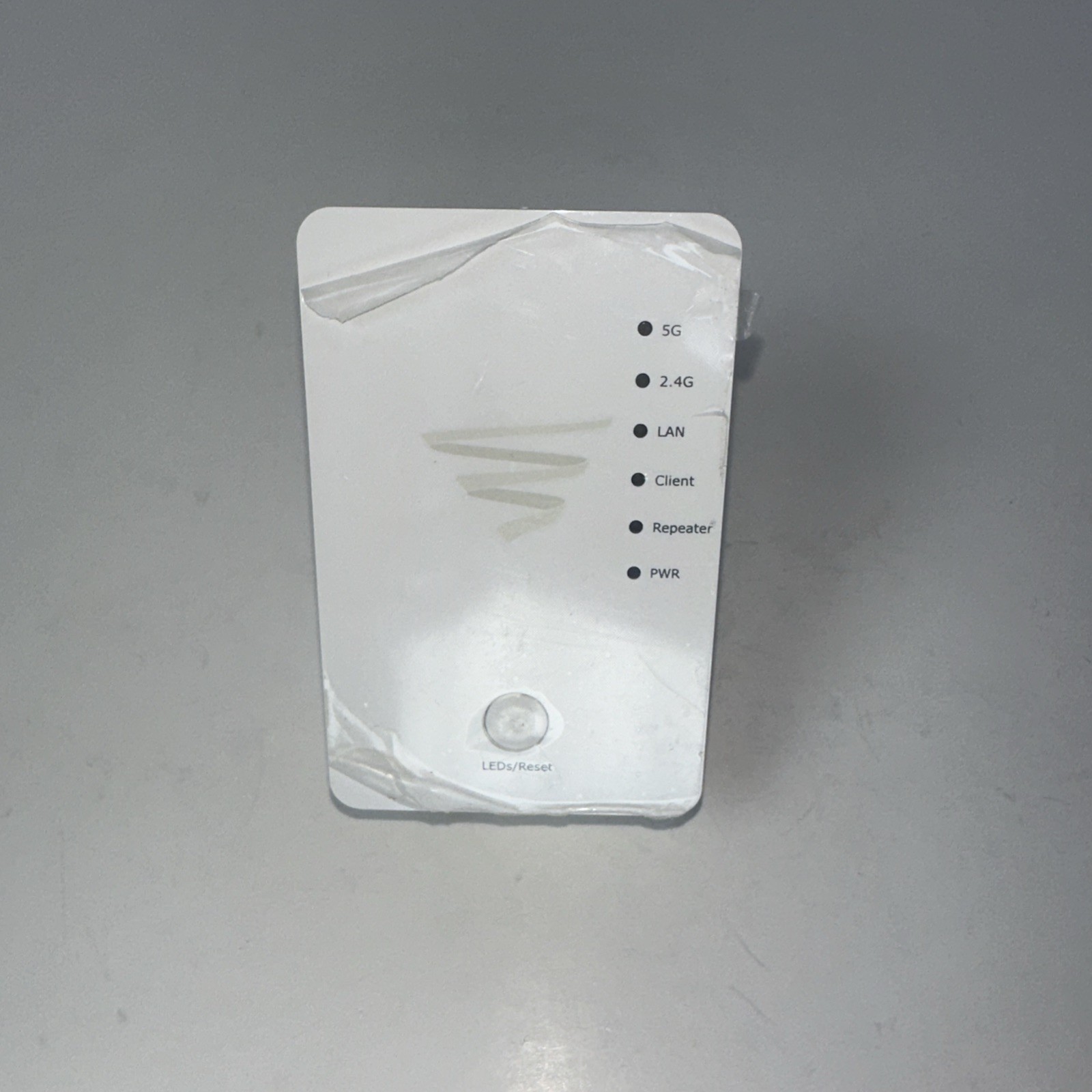 LUXUL Wireless Range Extender Model XVW-P40