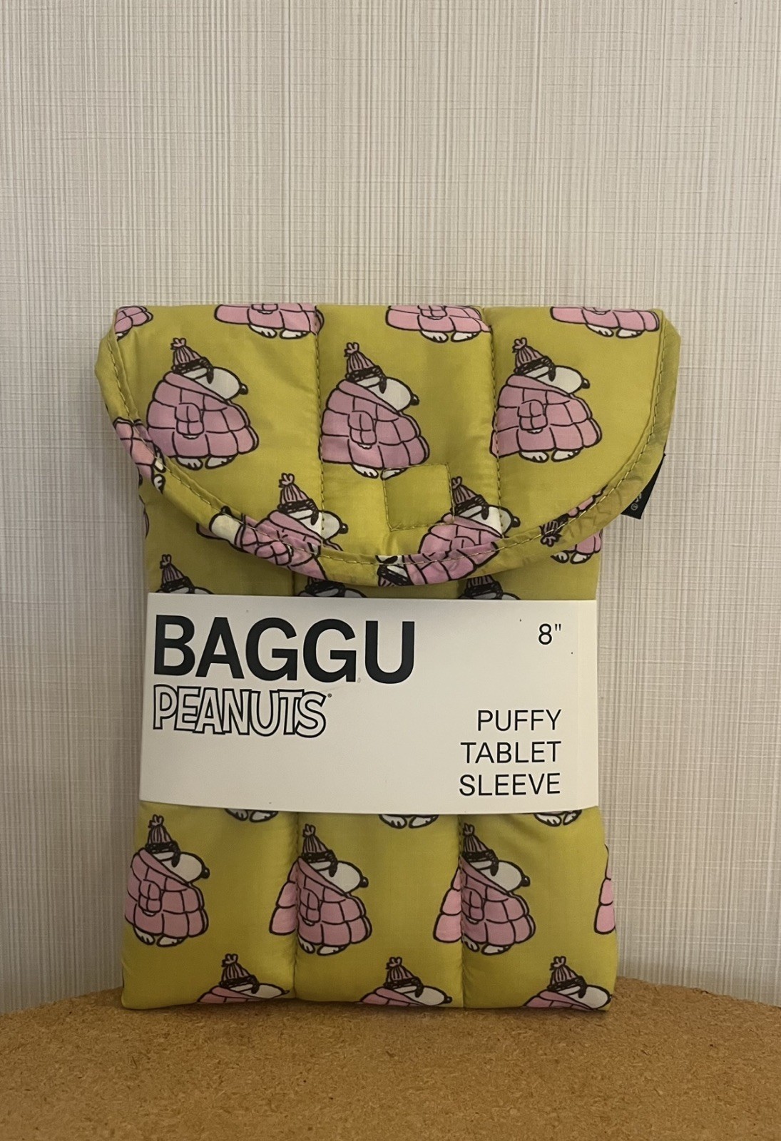 Baggu Peanuts Snoopy Puffer Jacket 8” Puffy Quilted Recycled Nylon Tablet Sleeve