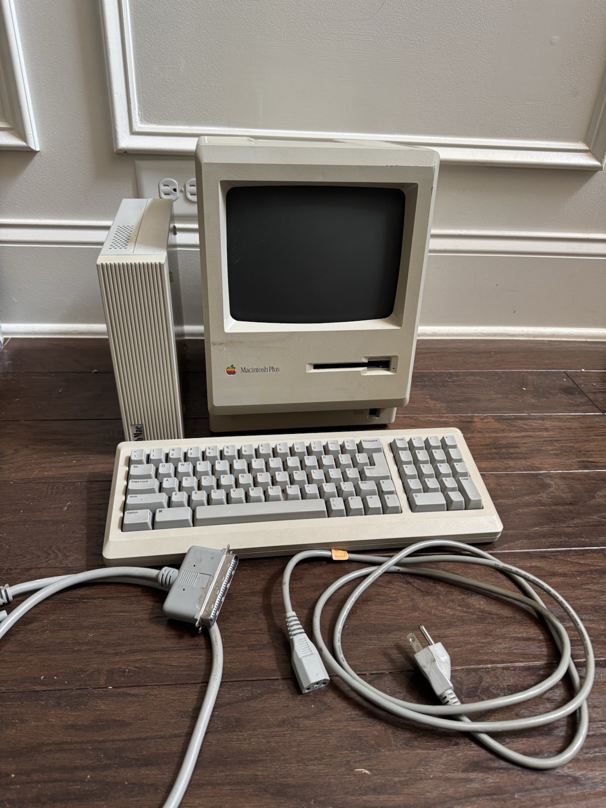 Vintage Apple Macintosh Plus 1MB - M0001A w/Cord, Keyboard, & Club Mac Drive Lot
