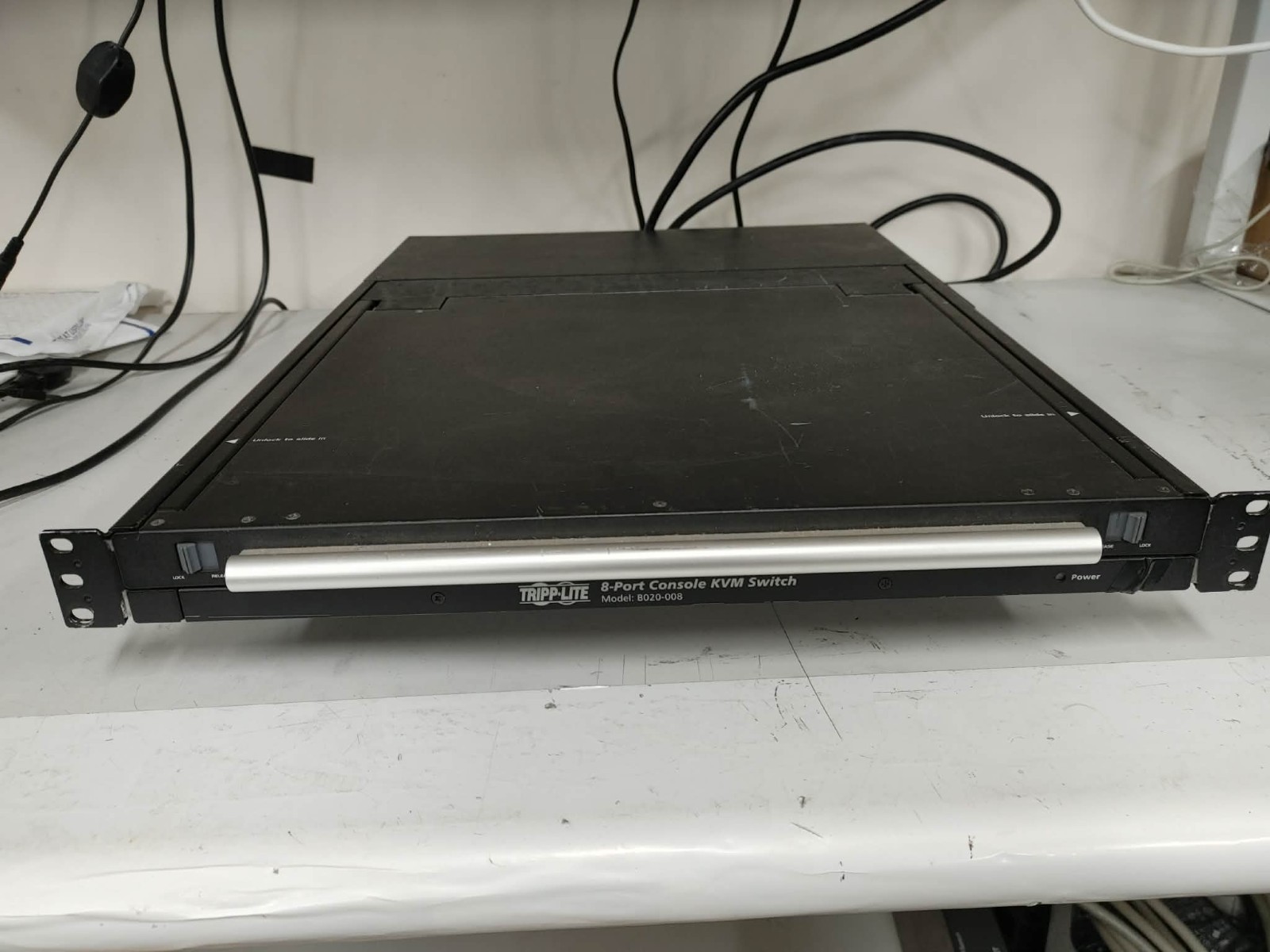 Tripp-Lite B020-008 Slideaway 8-Port 1U 17" LCD Rack-Mount Console KVM Switch