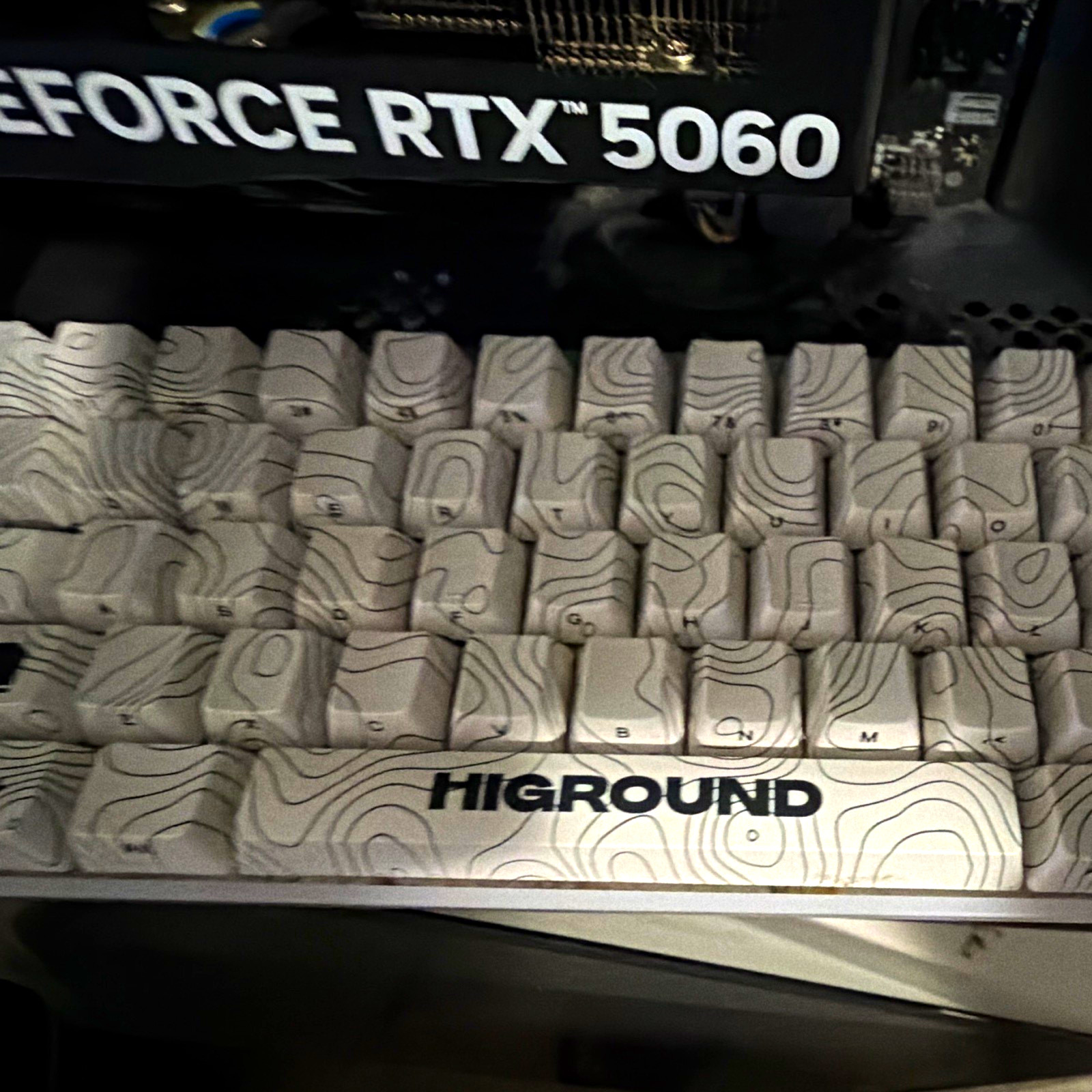 Higround Compact Mechanical Keyboard Topographic White/Gray + Logitech Mouse