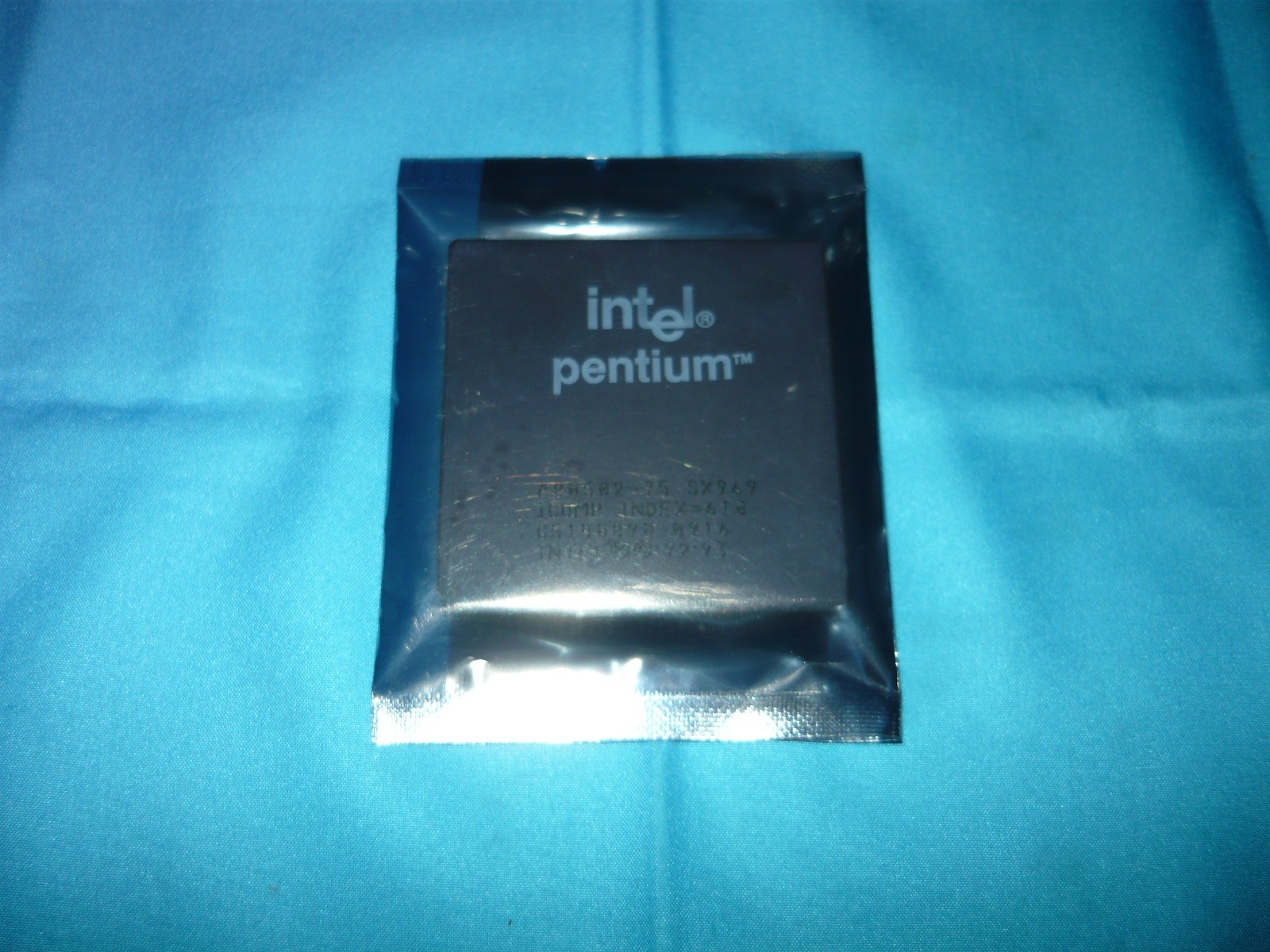 Vintage Intel Pentium 75 MHz Socket 7 CPU Processor A80502-75 Used