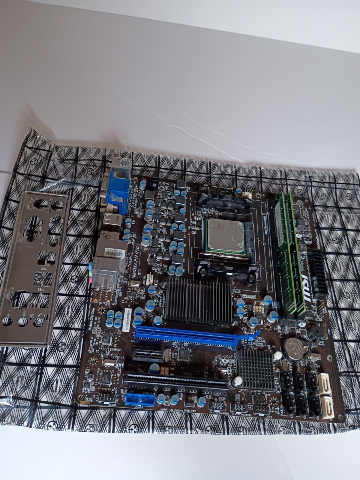 MSI 760GMA-P34 (FX) Motherboard w/ AMD FX-4300 CPU & 8GB DDR3 RAM I/O Shield