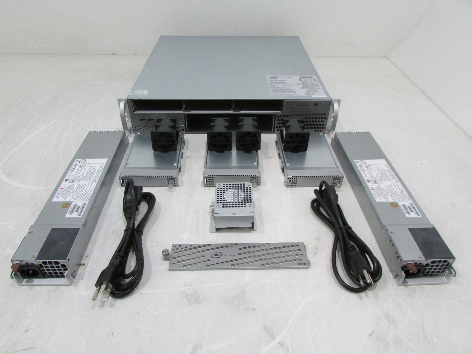 McAfee Intel 3200 Security Appliance CSE-425M 3207-C1 - No hard drives