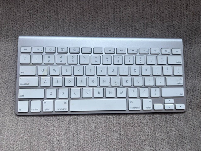 Apple A1314 Wireless Keyboard - MC184LL/B
