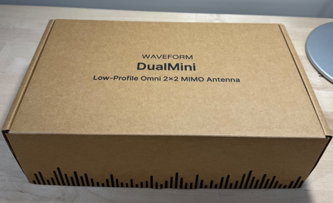 Waveform DualMini Low-Profile Omni 2x2 MIMO Antenna | 600-6000 MHz | SMA-Male 