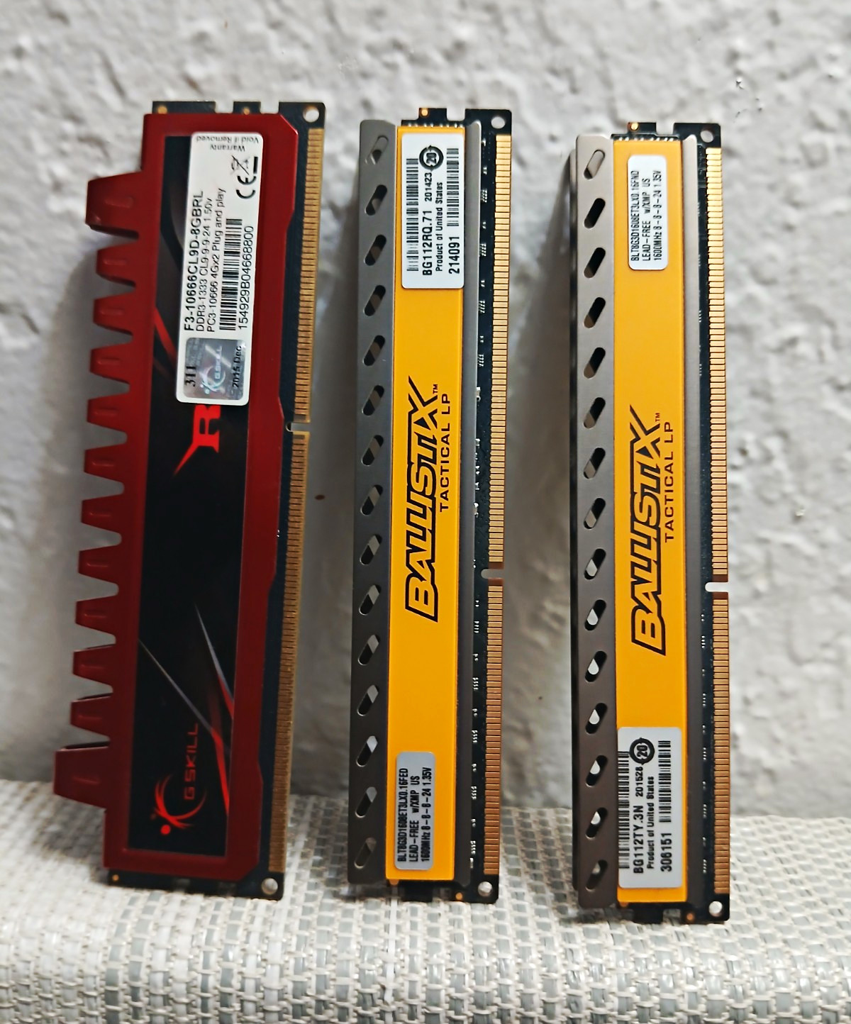 Ballistix tactical lp 8gb DDR3 - Ripjaws Gskill 4gb DDR3. Lot of all 3 